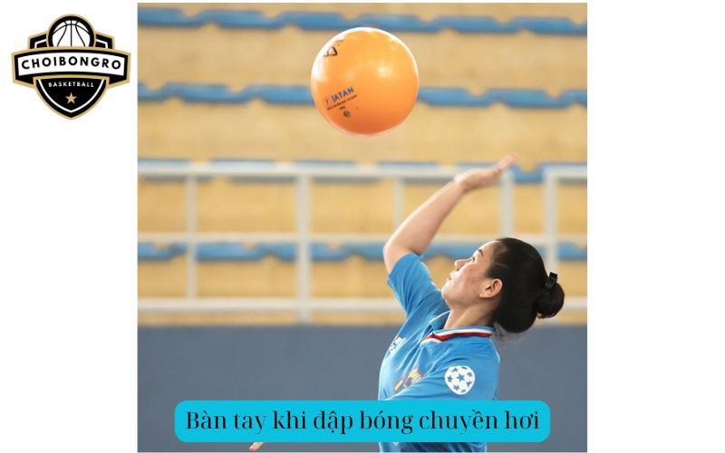 Bàn tay khi đập bóng chuyền hơi